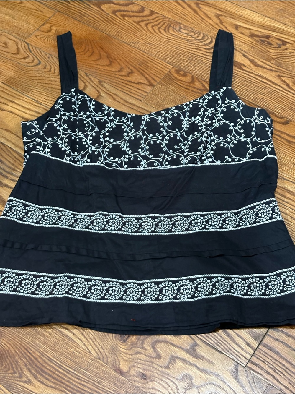 Ann Taylor Camisole Blouse Black Cotton White Embroidery Pleats Lined